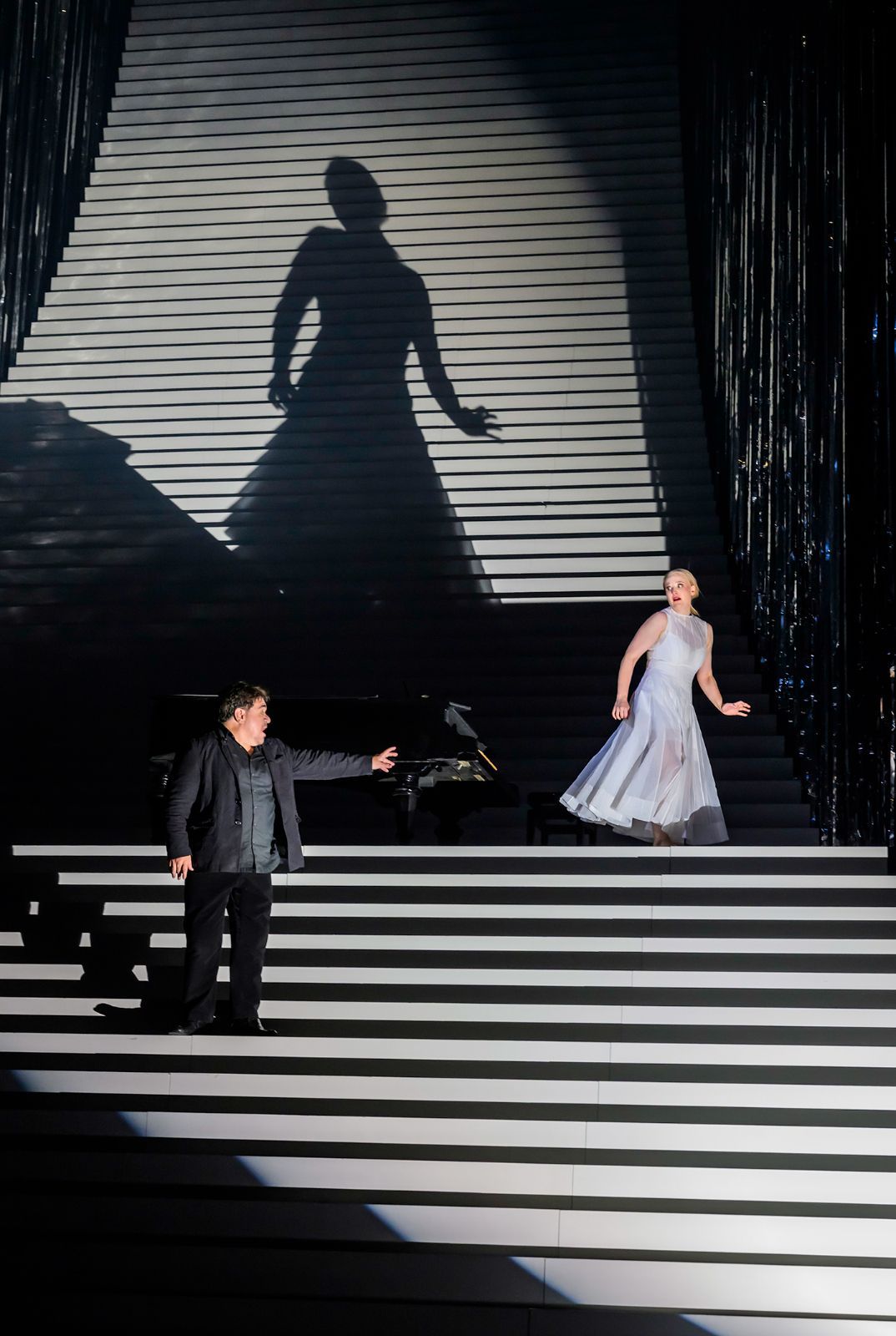 Kiandra Howarth (Lisa) und Xavier Moreno (Hermann) &copy; Bettina Stoess