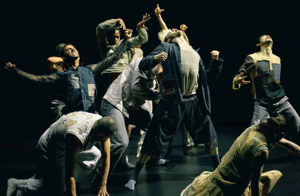 NDT 1 in Hofesh Shechter&rsquo;s <i>Tunnel Vision</i> &copy; Rahi Rezvani