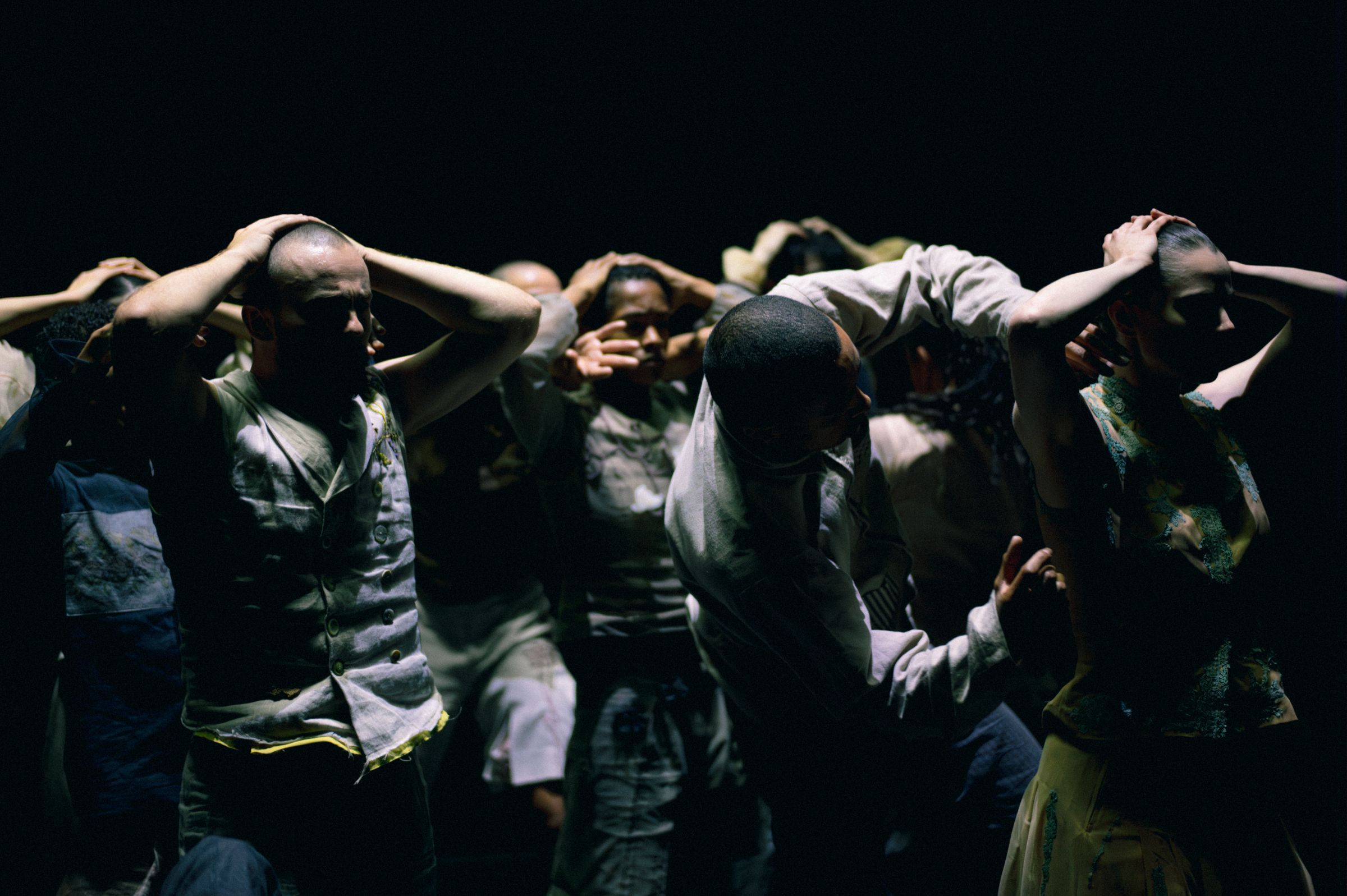 NDT 1 in Hofesh Shechter’s <i>Tunnel Vision</i> &copy; Rahi Rezvani