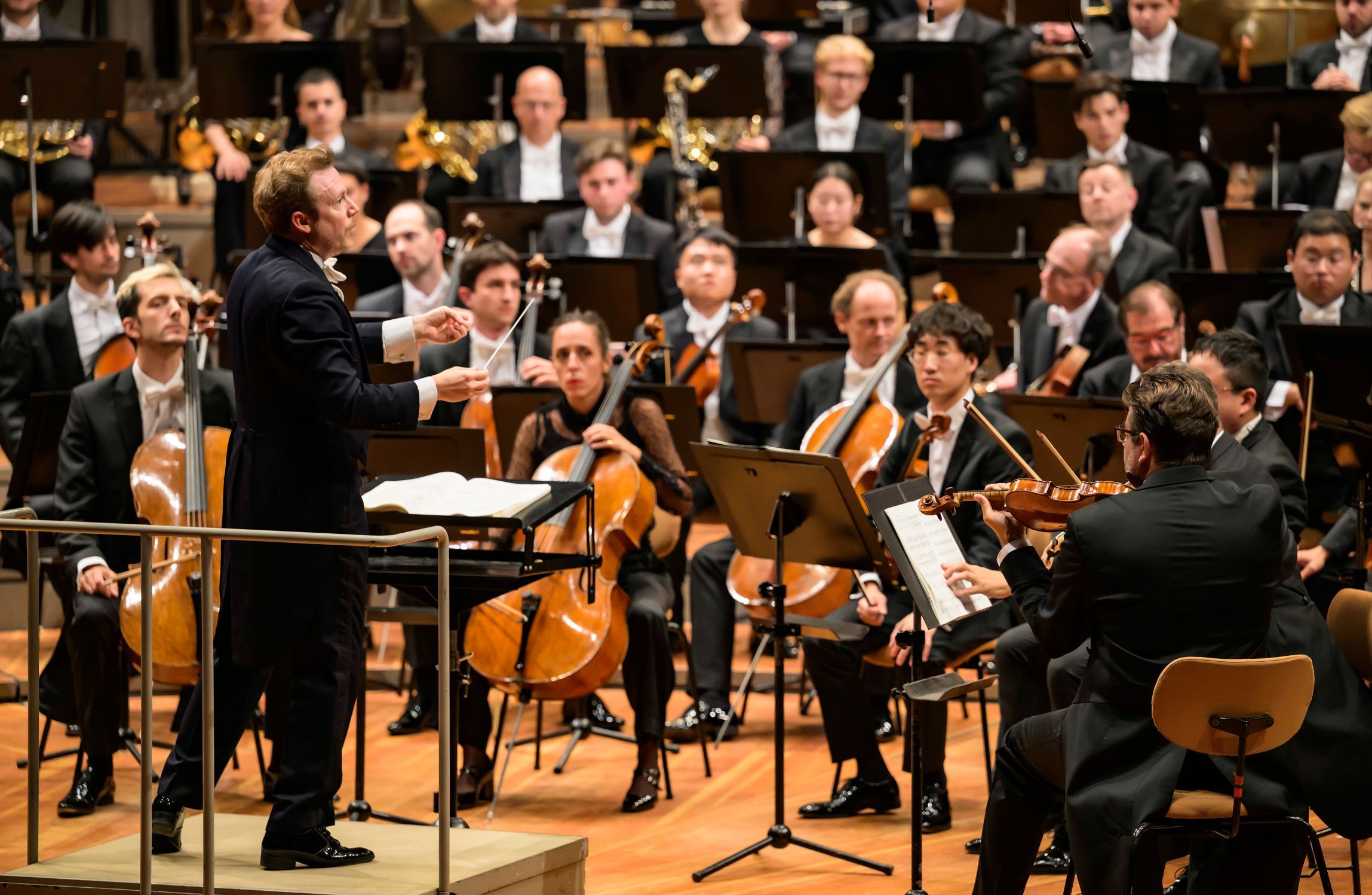 Daniel Harding conducts the Berliner Philharmoniker &copy; Bettina Stöß