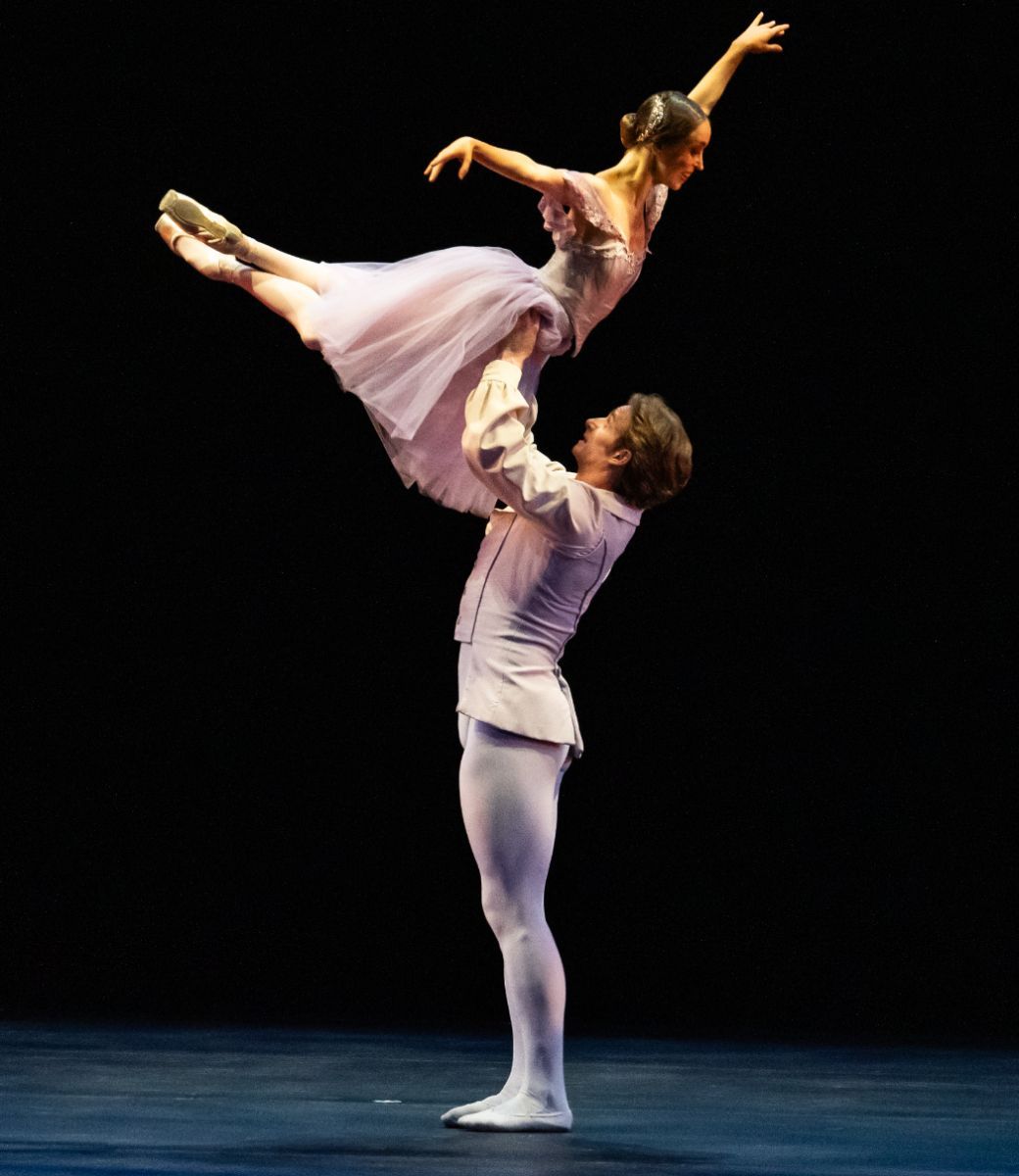 Skylar Brandt and Aran Bell in Gerald Arpino&rsquo;s <i>L&rsquo;Air D&rsquo;Esprit</i> &copy; Steven Pisano