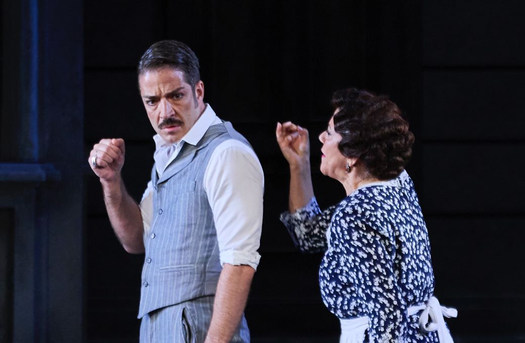 Borja Quiza (Juli&aacute;n) y Milagros Mart&iacute;n (Se&ntilde;&aacute; Rita) &copy; Comm Media Group | Teatro de la Zarzuela