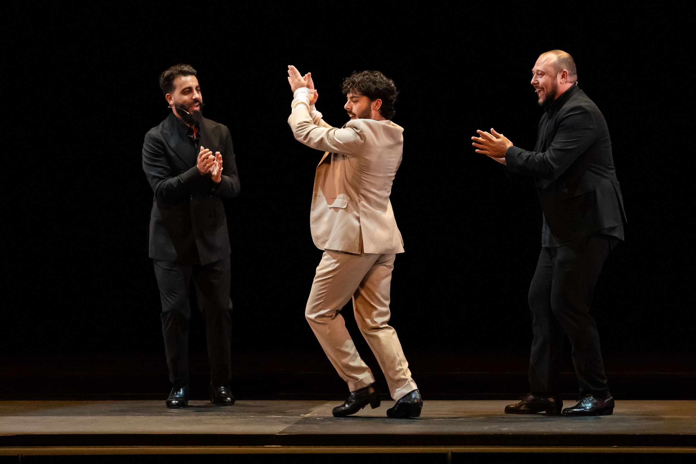Juan Tomás de la Molía and musicians in <i>Bulería de la Molía</i> &copy; Steven Pisano