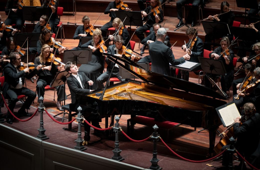 Seong-Jin Cho and the Royal Concertgebouw Orchestra &copy; Simon van Boxtel
