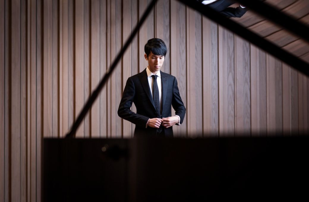Eric Lu &copy; Benjamin Ealovega
