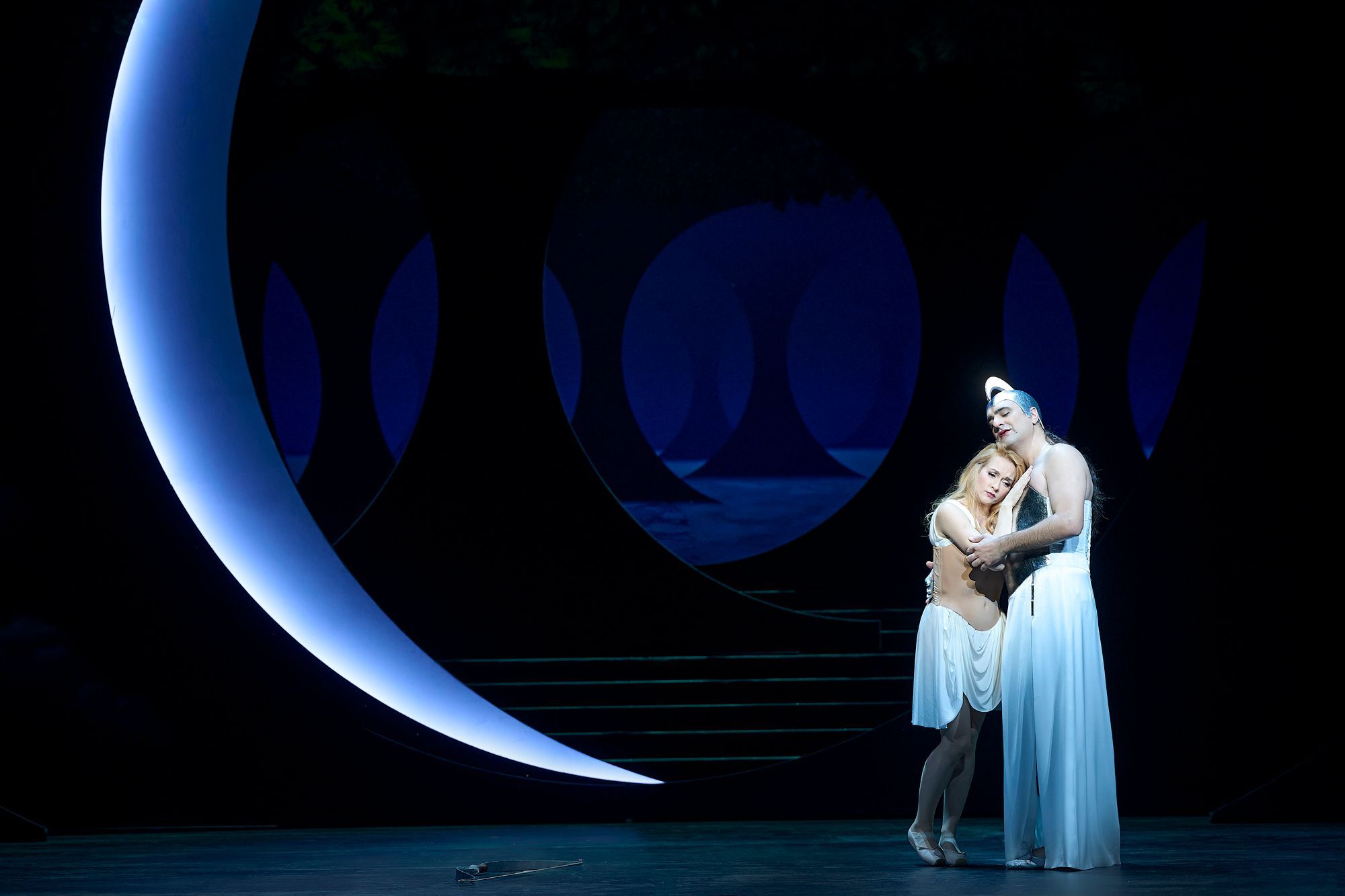 Vera-Lotte Boecker (Calisto) und Milan Siljanov (Giove als Diana) &copy; Matthias Baus