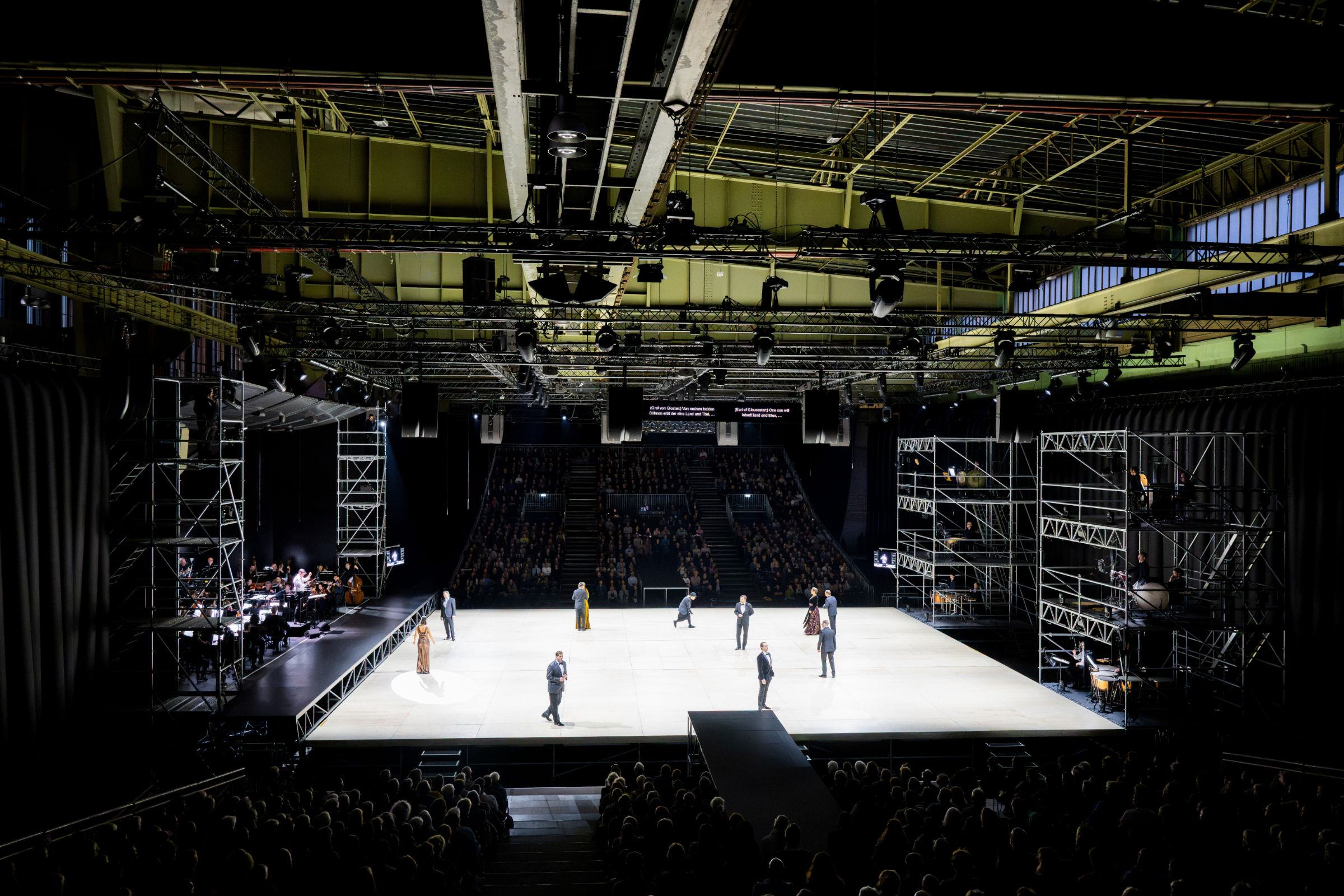 Blood flowing fast: Aribert Reimann’s <i>Lear</i> takes off at Tempelhof Airport &copy; Monika Rittershaus