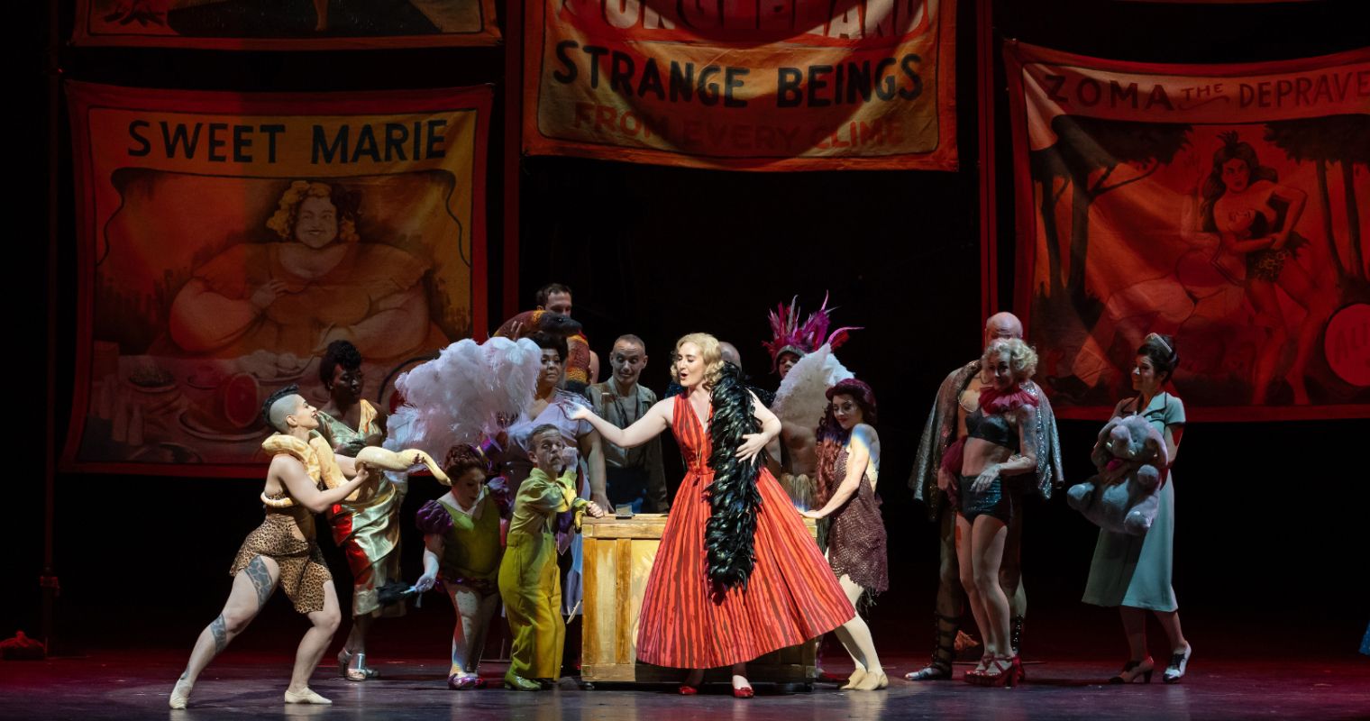 Federica Lombardi and Samantha Hankey shine in the Met’s Coney Island <i>Così fan tutte</i> revival &copy; Marty Sohl | Met Opera