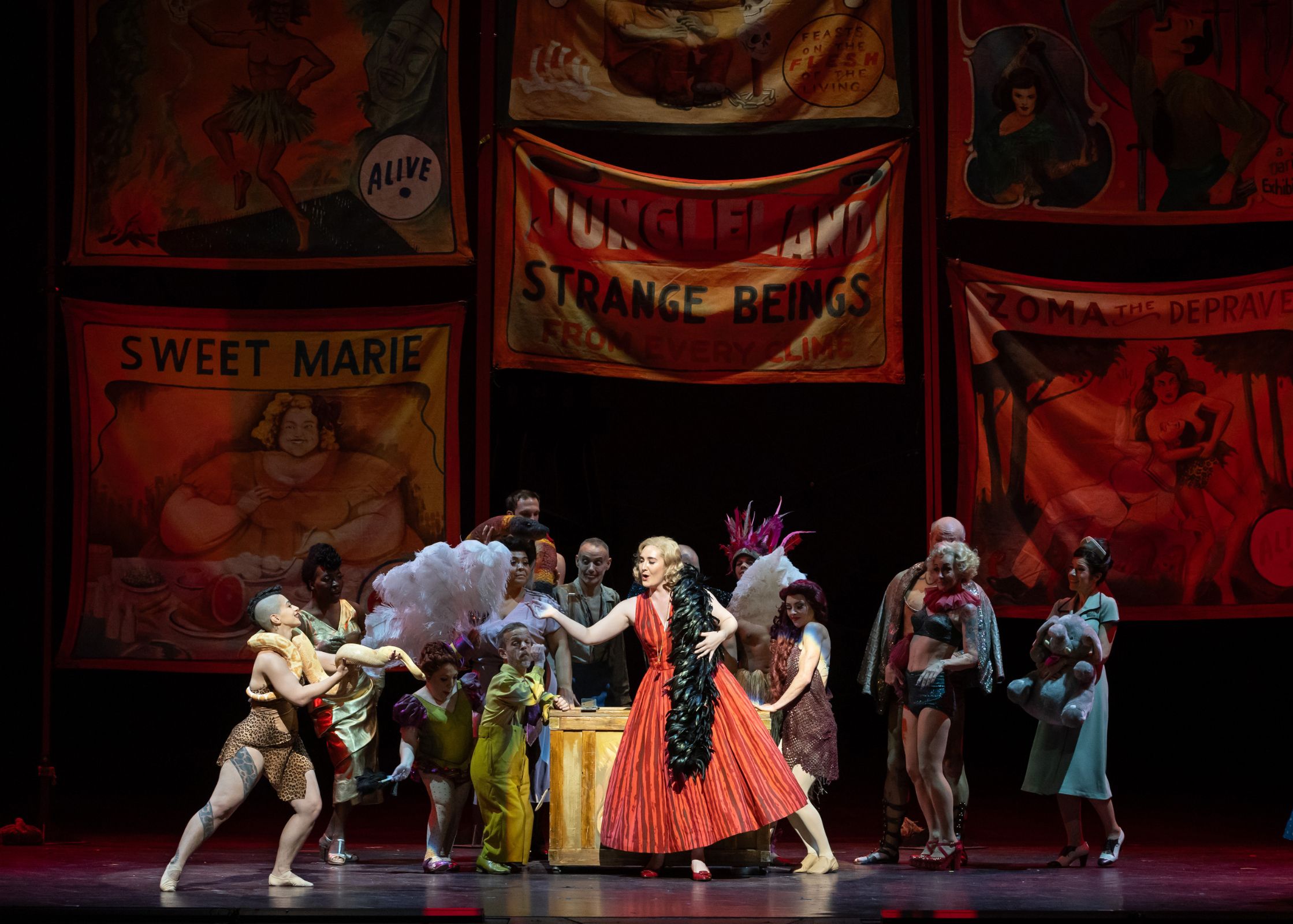 Federica Lombardi and Samantha Hankey shine in the Met’s Coney Island <i>Così fan tutte</i> revival &copy; Marty Sohl | Met Opera
