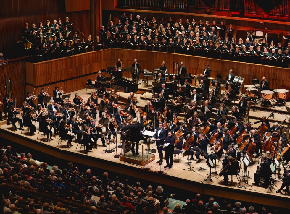 Warning and consolation: Britten’s <i>War Requiem</i> from the LPO and Edward Gardner &copy; Andy Paradise