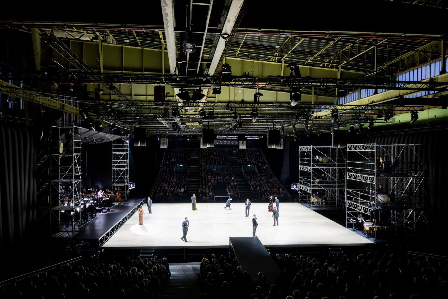 Blood flowing fast: Aribert Reimann’s <i>Lear</i> takes off at Tempelhof Airport &copy; Monika Rittershaus