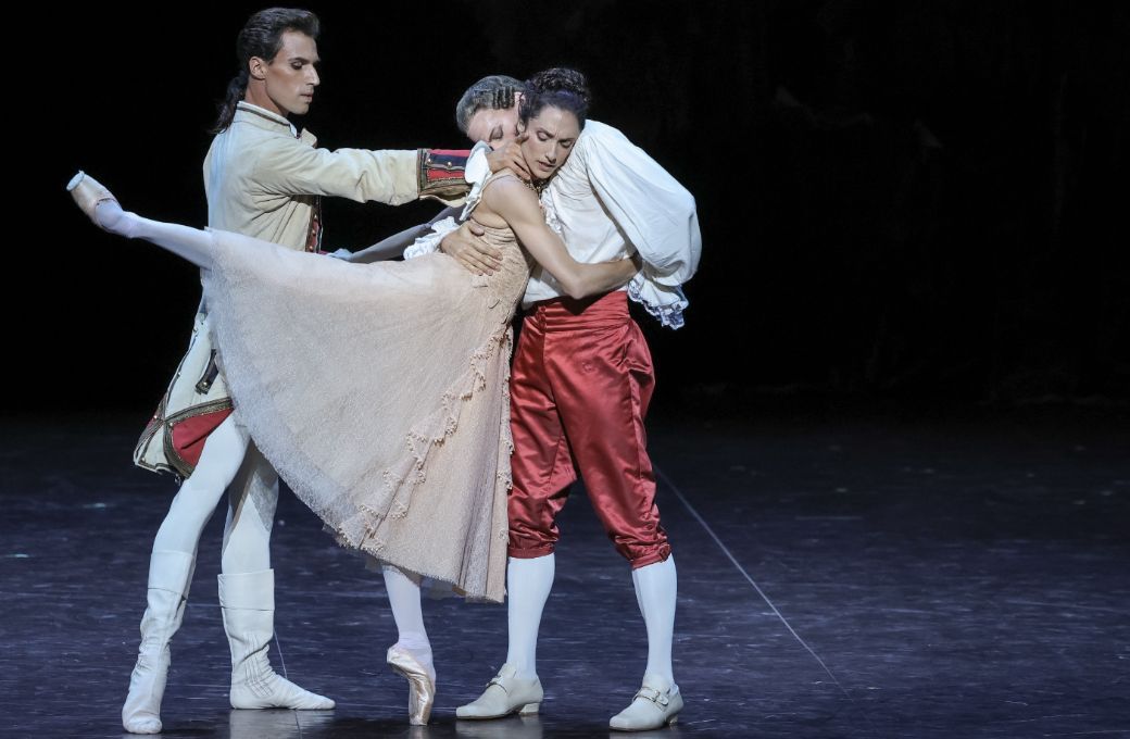 Thomas Docquir, Dorothée Gilbert et Matthieu Botto dans <i>L'Histoire de Manon</i> &copy; Maria-Helena Buckley