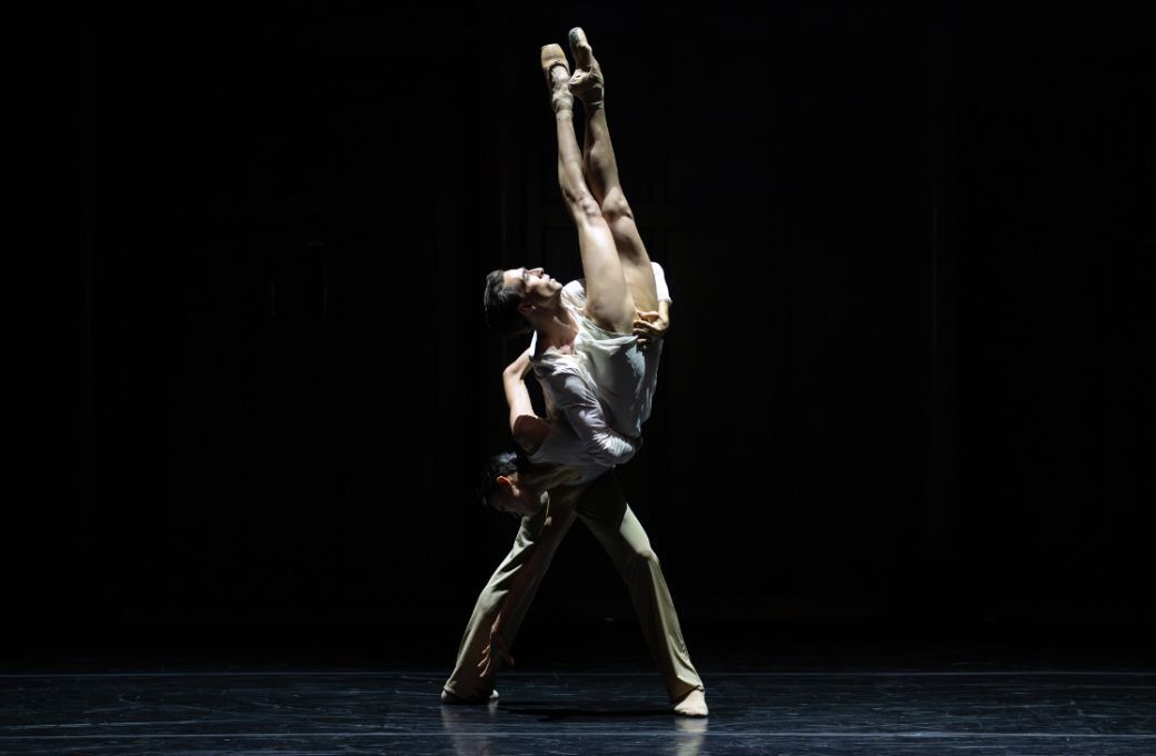 Ballet Nights 012, Gareth Haw and Sangeun Lee in David Dawson&rsquo;s <i>On the Nature of Daylight</i> &copy; Deborah Jaffe