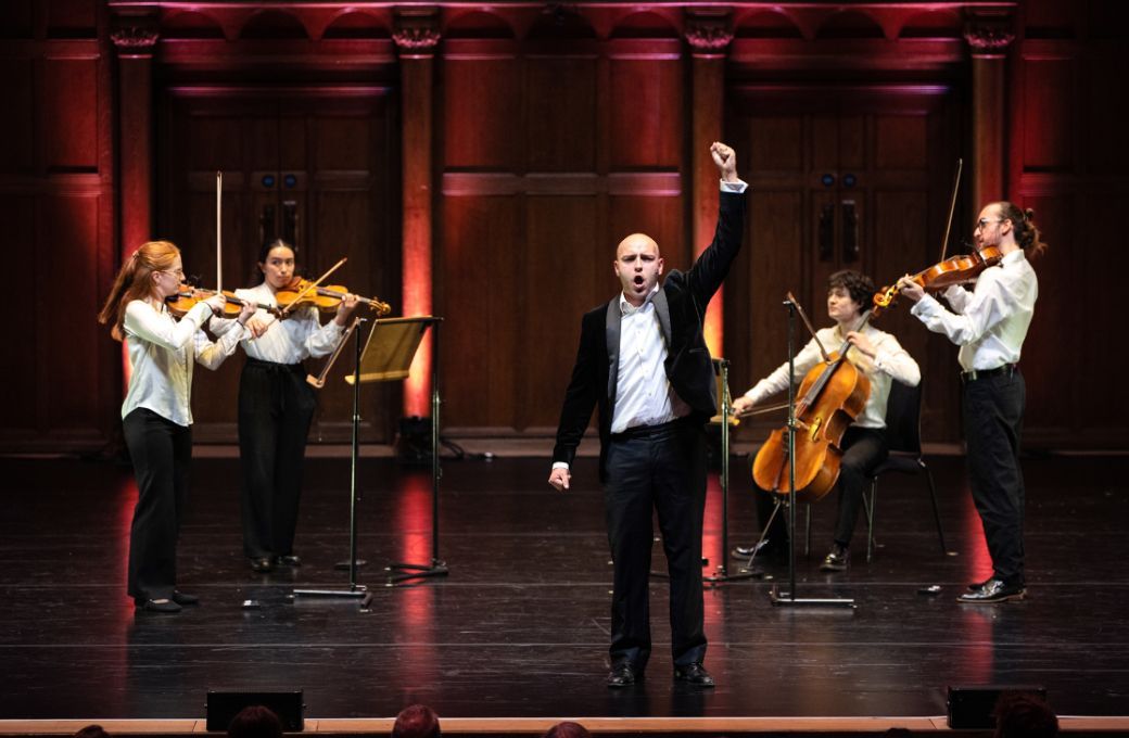 Ballet Nights 012, baritone Michael Lafferty with Quartet Concr&egrave;te in <i>Il Barbiere di Siviglia</i> &copy; Deborah Jaffe