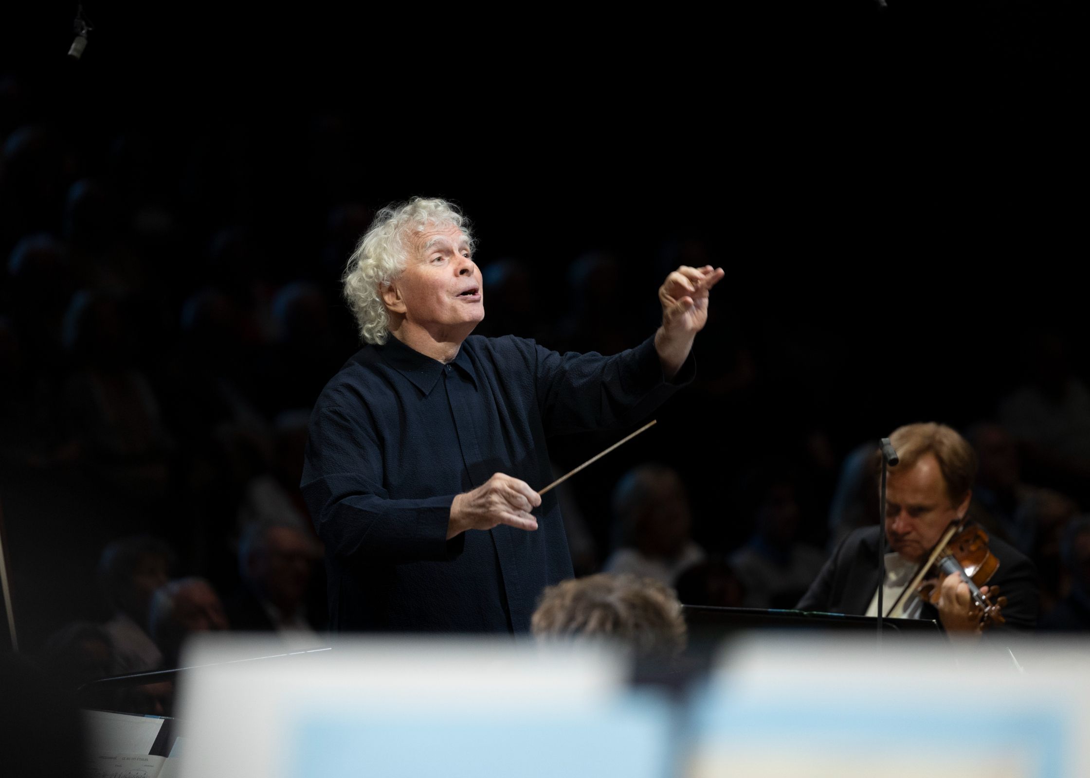 Sir Simon Rattle dirigiert das BRSO &copy; BR | Astrid Ackermann