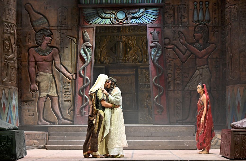 Vincenzo Costanzo (Radamès), Teresa Iervolino (Amneris) and Federica Vitali (Aida) © Roberto Ricci | Festival Verdi