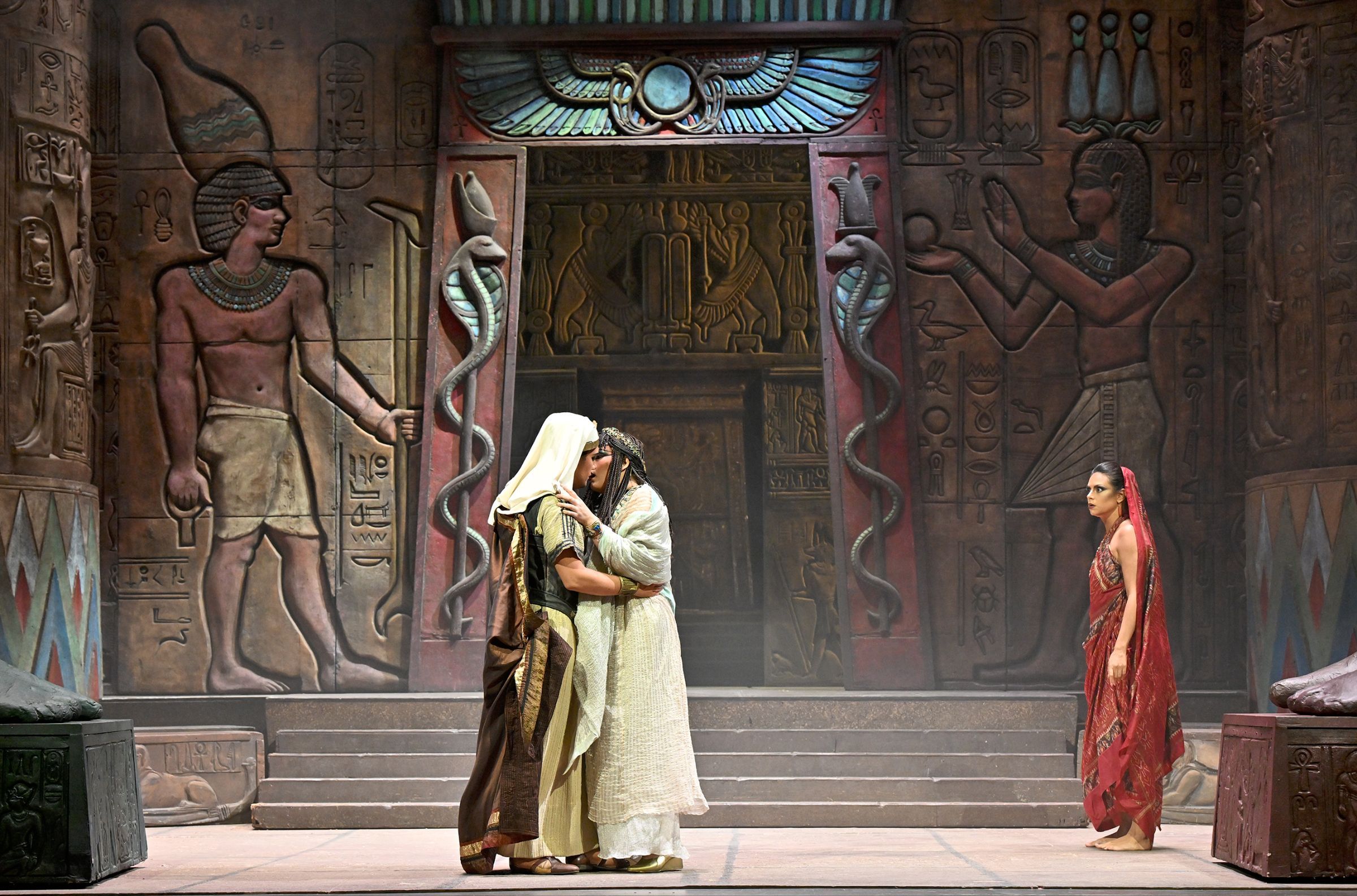 Vincenzo Costanzo (Radamès), Teresa Iervolino (Amneris) and Federica Vitali (Aida) © Roberto Ricci | Festival Verdi