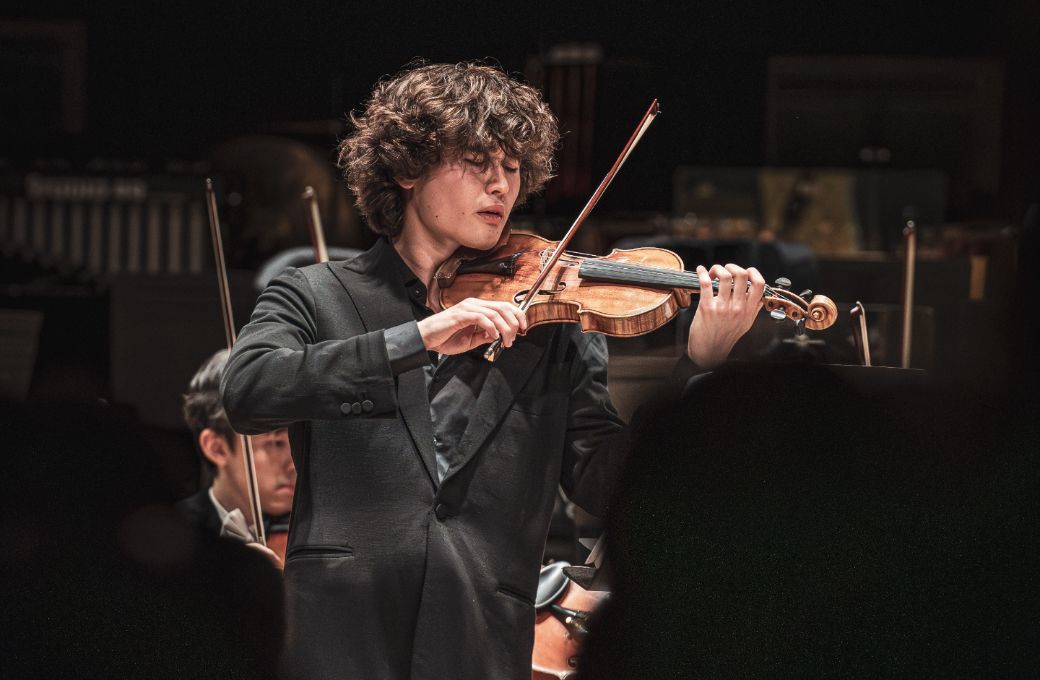 Daniel Lozakovich dans la Halle aux grains © Romain Alcaraz