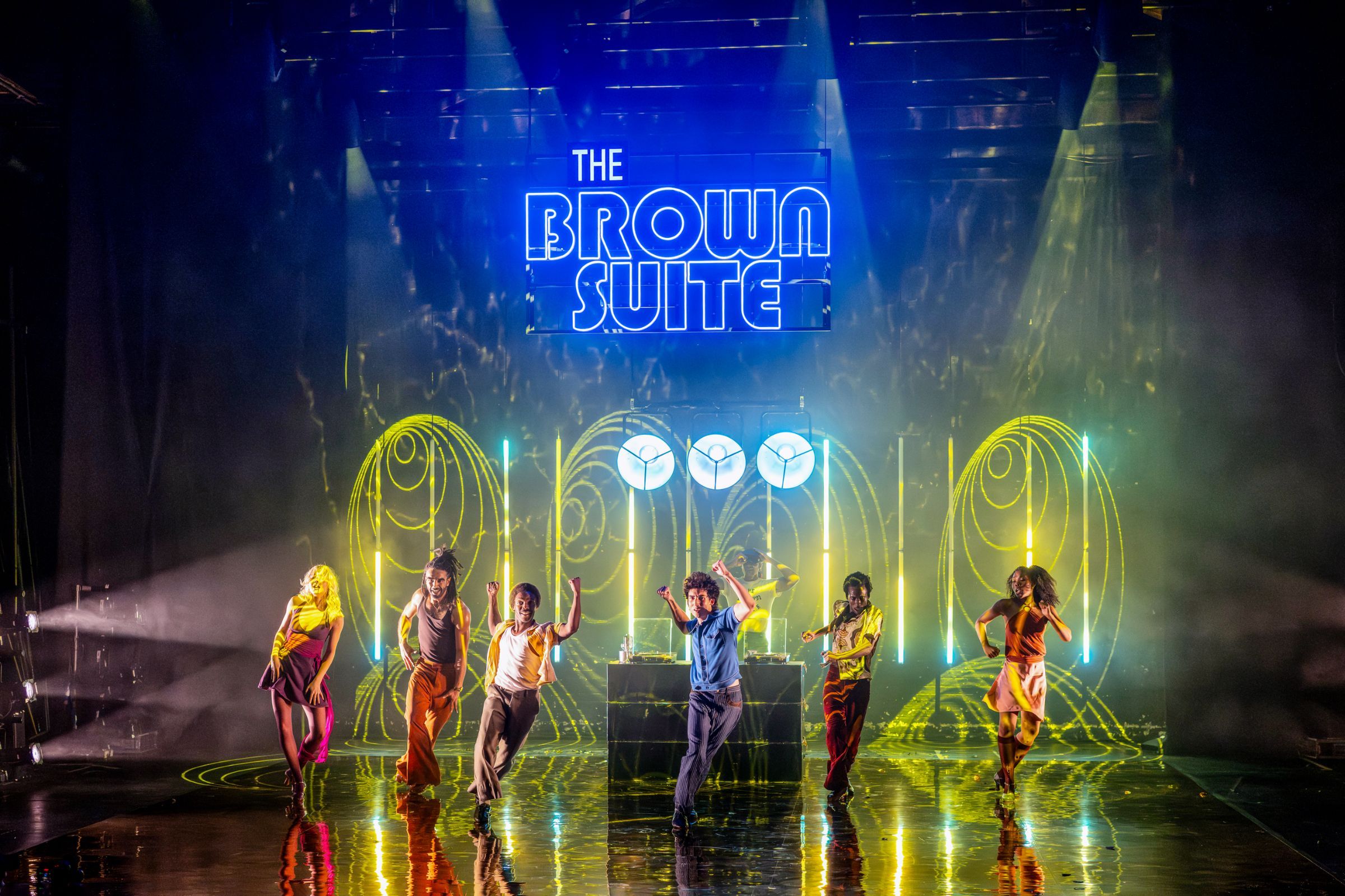 Leila Wright, Lukas Hunt, Darius Drooh, Hugo Bragg, Nahum McLean, Monique Jonas in <i>The Brown Suite</i> &copy; Deborah Jaffe