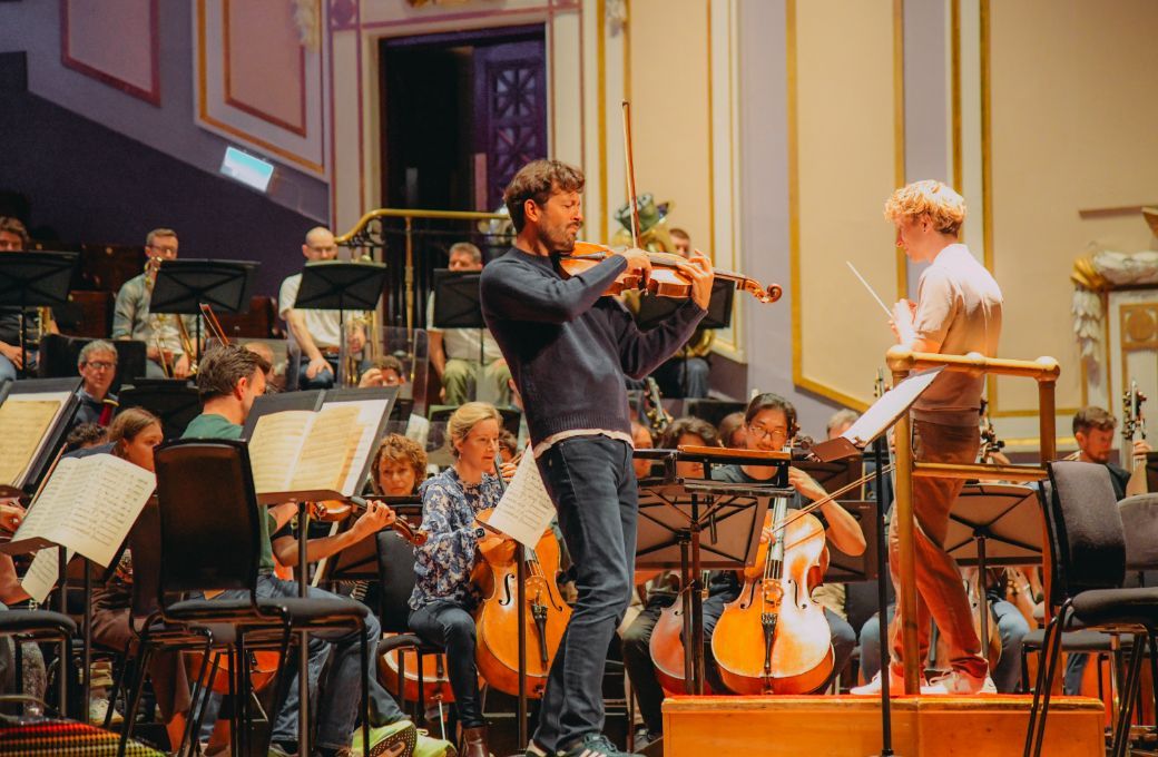 Lawrence Power, Patrick Hahn and the RSNO in rehearsal &copy; RSNO | Clara Cowen
