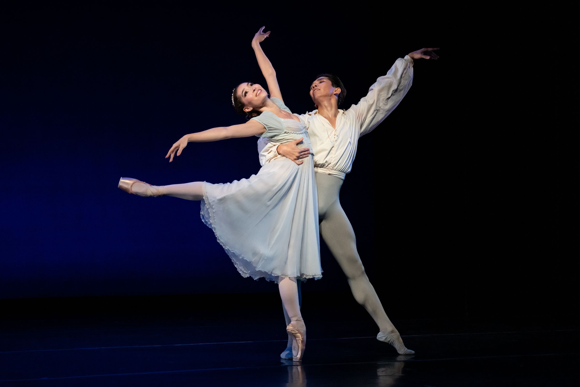 Sierra Abelardo and Samuel Gest in Ashton’s <i>Romeo and Juliet</i> &copy; Steven Pisano