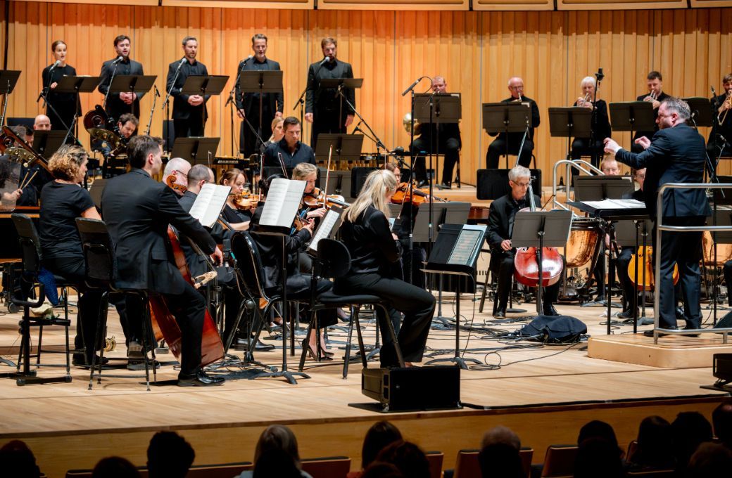 Colin Currie conducts the Royal Northern Sinfonia &copy; Thomas Jackson | TyneSight Media