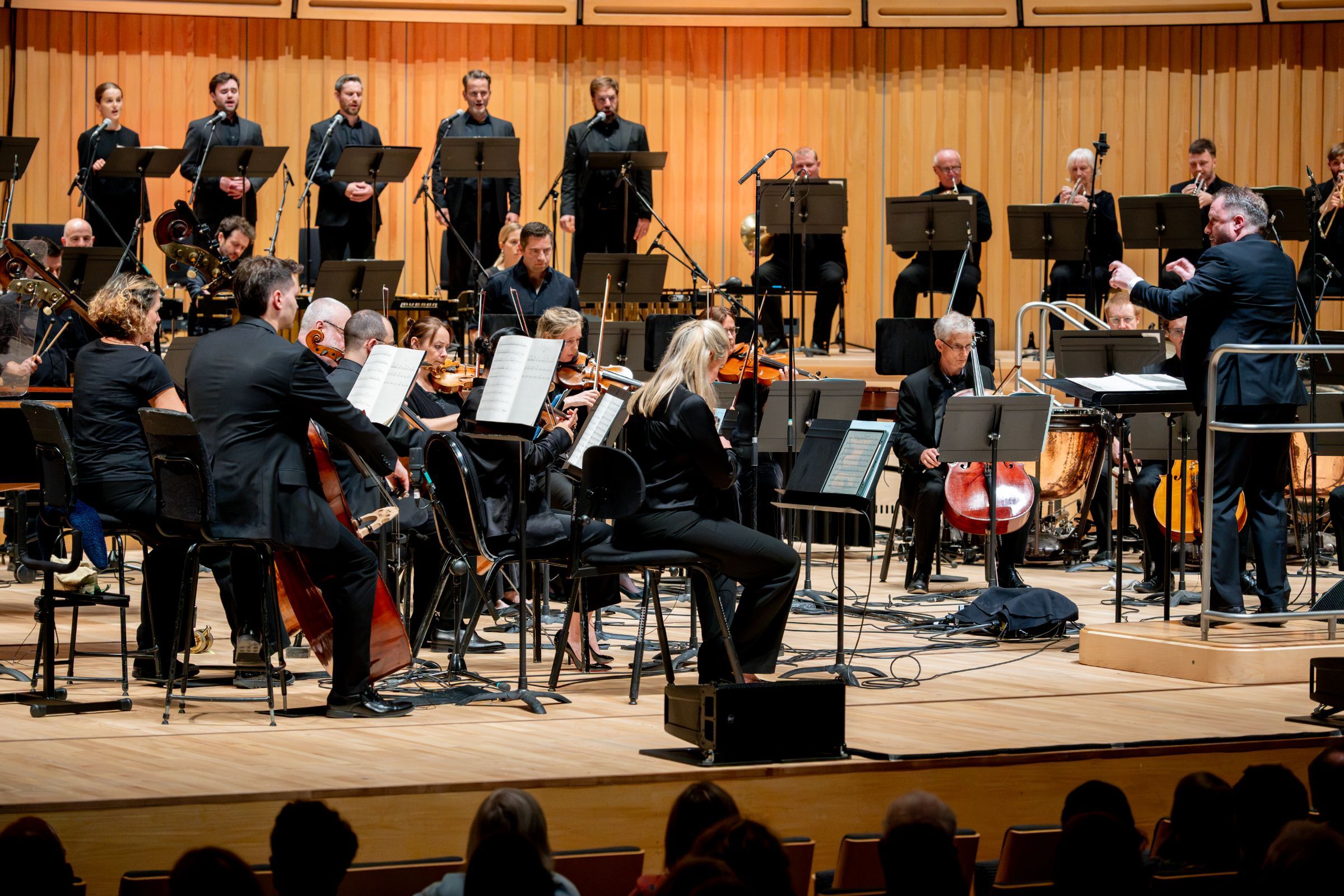 Colin Currie conducts the Royal Northern Sinfonia &copy; Thomas Jackson | TyneSight Media