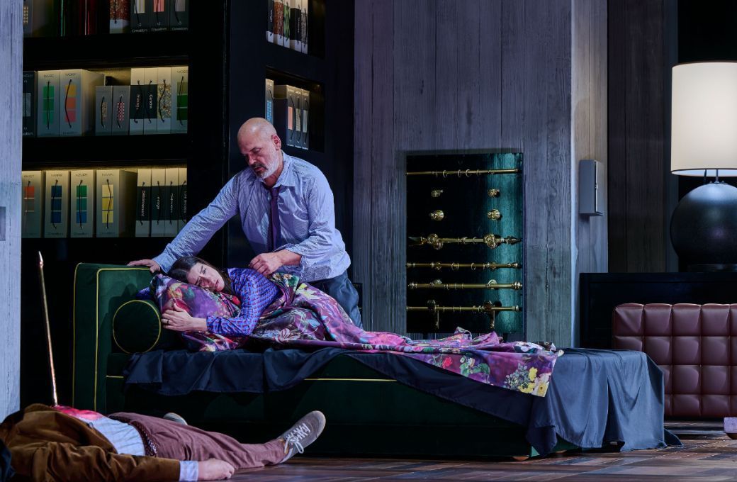 <i>Herzog Blaubarts Burg</i>: Florian Boesch (Herzog Blaubart) und Asmik Grigorian (Judith) &copy; Wiener Staatsoper | Marcel Urlaub