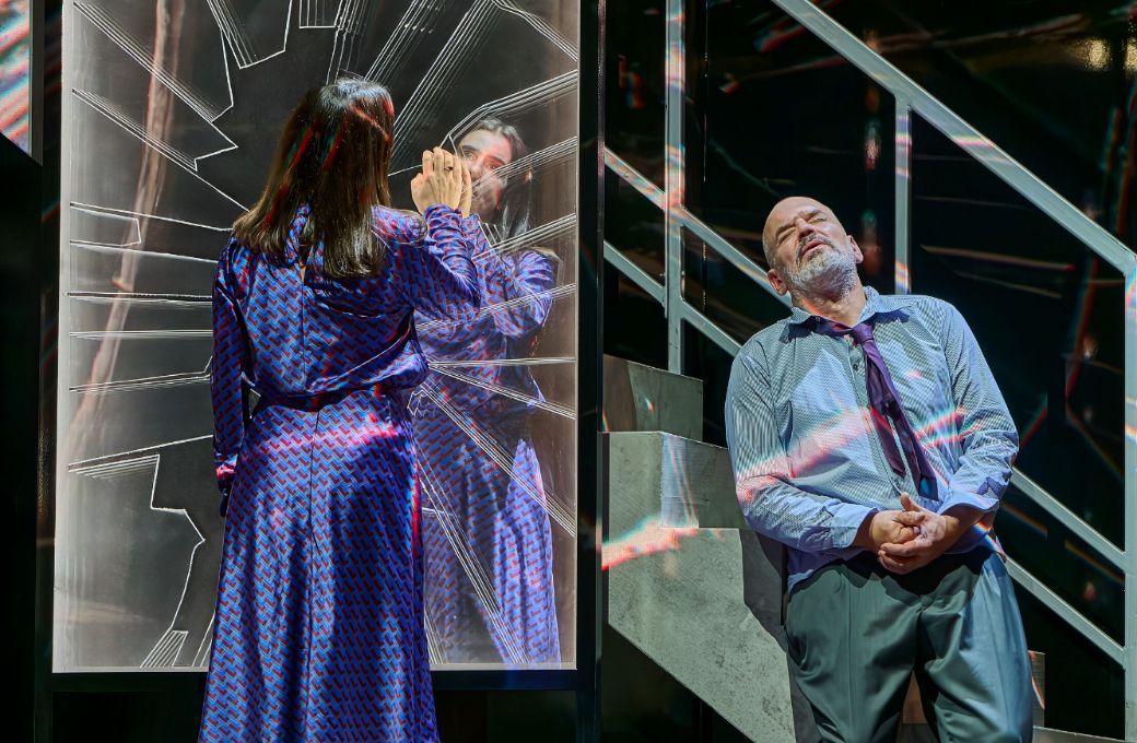 <i>Herzog Blaubarts Burg</i>: Florian Boesch (Herzog Blaubart) und Asmik Grigorian (Judith) &copy; Wiener Staatsoper | Marcel Urlaub