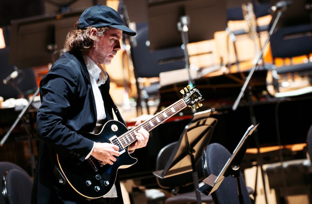 Bryce Dessner plays <i>Electric Counterpoint</i> &copy; Thomas Jackson | TyneSight Media