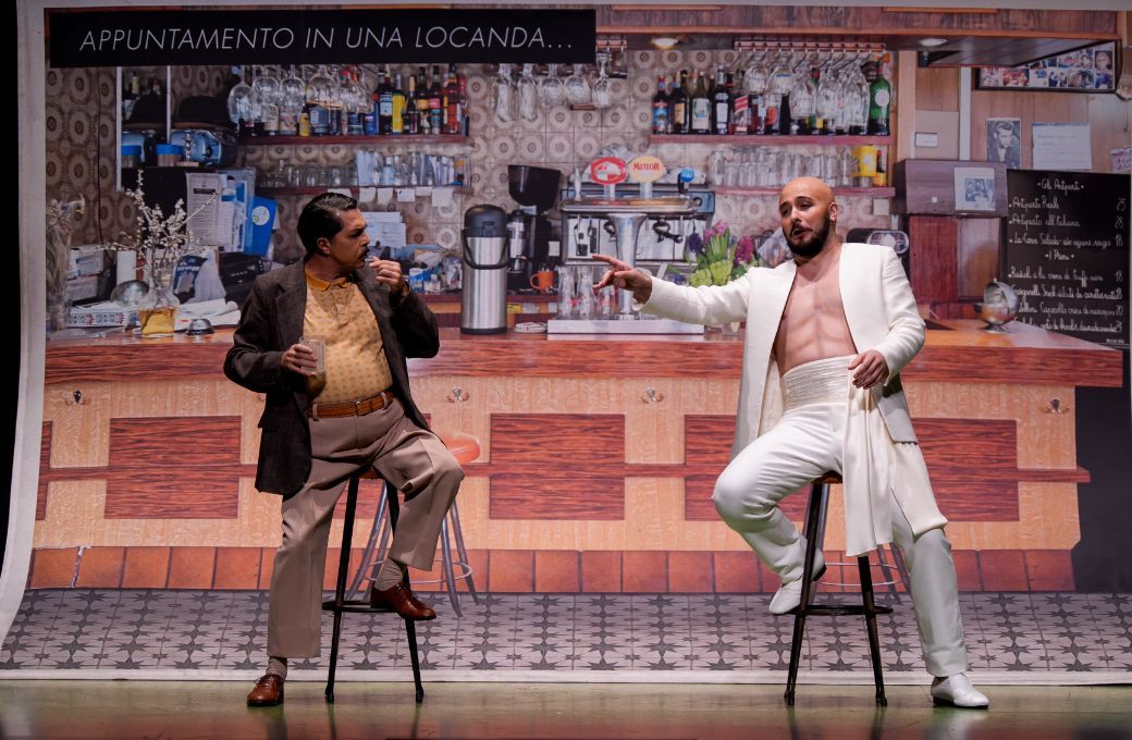 Paolo Bordogna (Don Geronio) and Alejandro Bali&ntilde;as Vieites (Selim) &copy; Koji Iida | New National Theatre, Tokyo