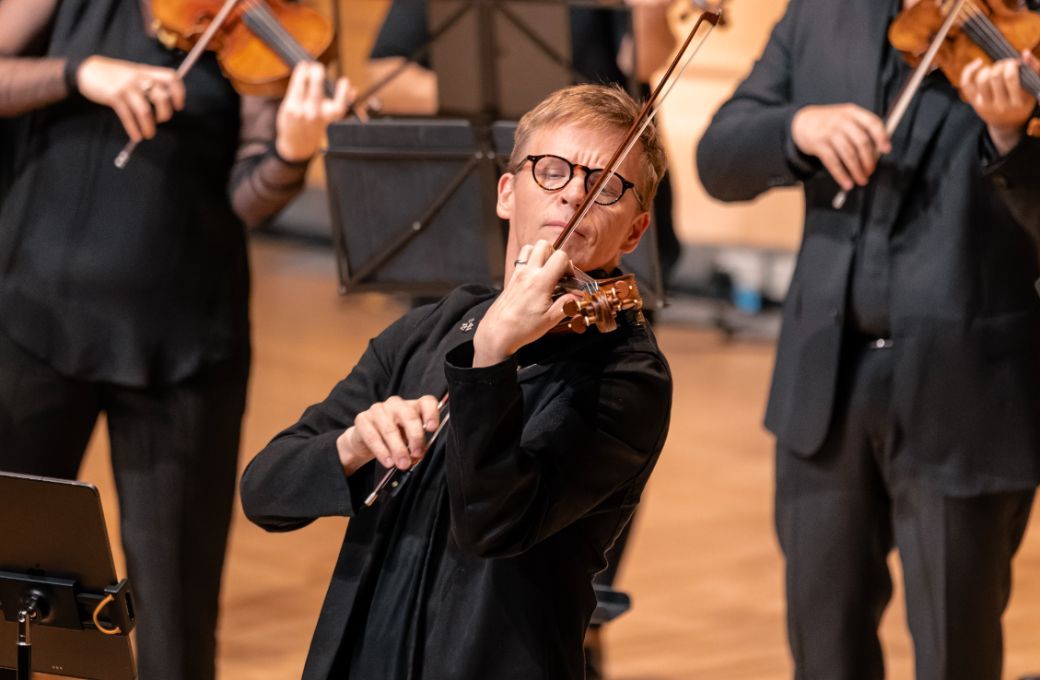 Pekka Kuusisto and the Australian Chamber Orchestra © Nic Walker