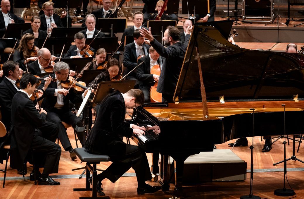 V&iacute;kingur &Oacute;lafsson und Kirill Petrenko mit den Berliner Philharmonikern &copy; Stephan Rabold