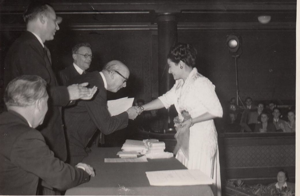 Victoria des los &Aacute;ngeles receives First Prize at the Concours de Gen&egrave;ve 1947 &copy; Biblioth&egrave;que du Conservatoire de Gen&egrave;ve
