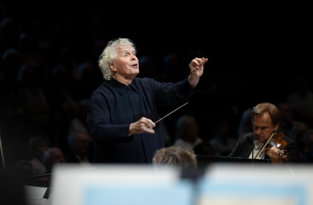 Sir Simon Rattle conducts the Bavarian Radio Symphony Orchestra &copy; BR | Astrid Ackermann