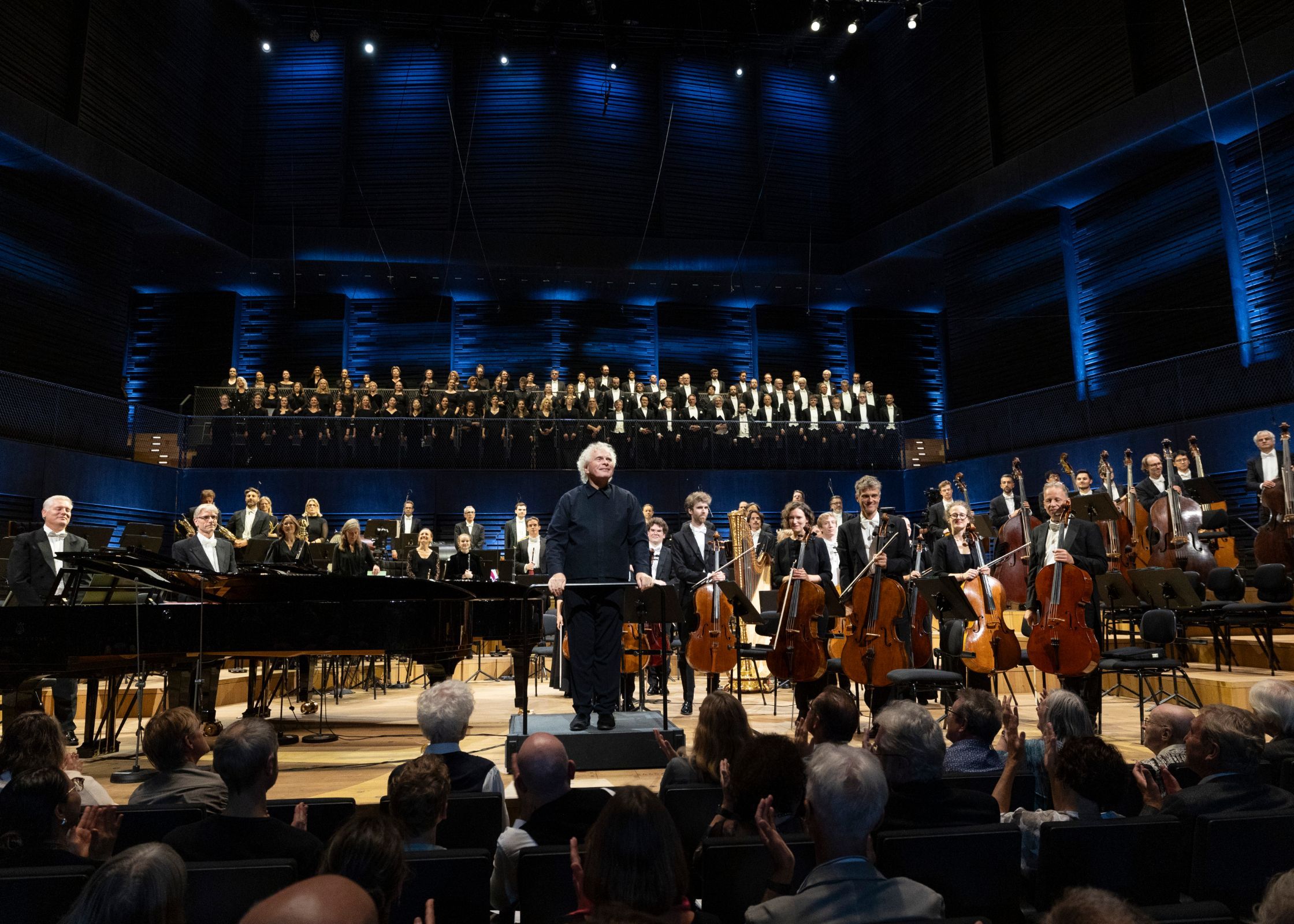 Bavarian Radio Symphony Orchestra and Bavarian Radio Choir with Sir Simon Rattle &copy; BR | Astrid Ackermann