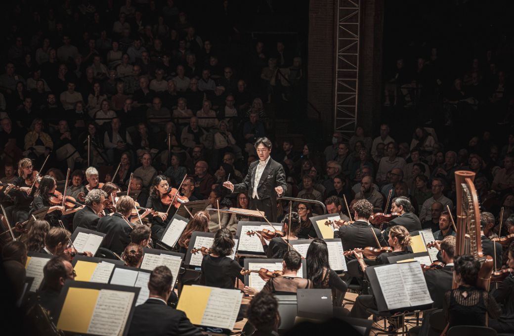 Lio Kuokman dirige l'Orchestre National du Capitole de Toulouse &copy; Romain Alcaraz