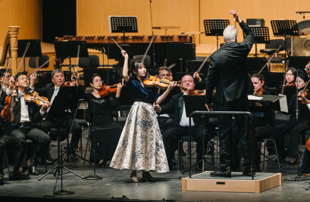 Chloe Chua, Hannu Lintu and the Singapore Symphony Orchestra &copy; Aloysius Lim | Singapore Symphony Orchestra