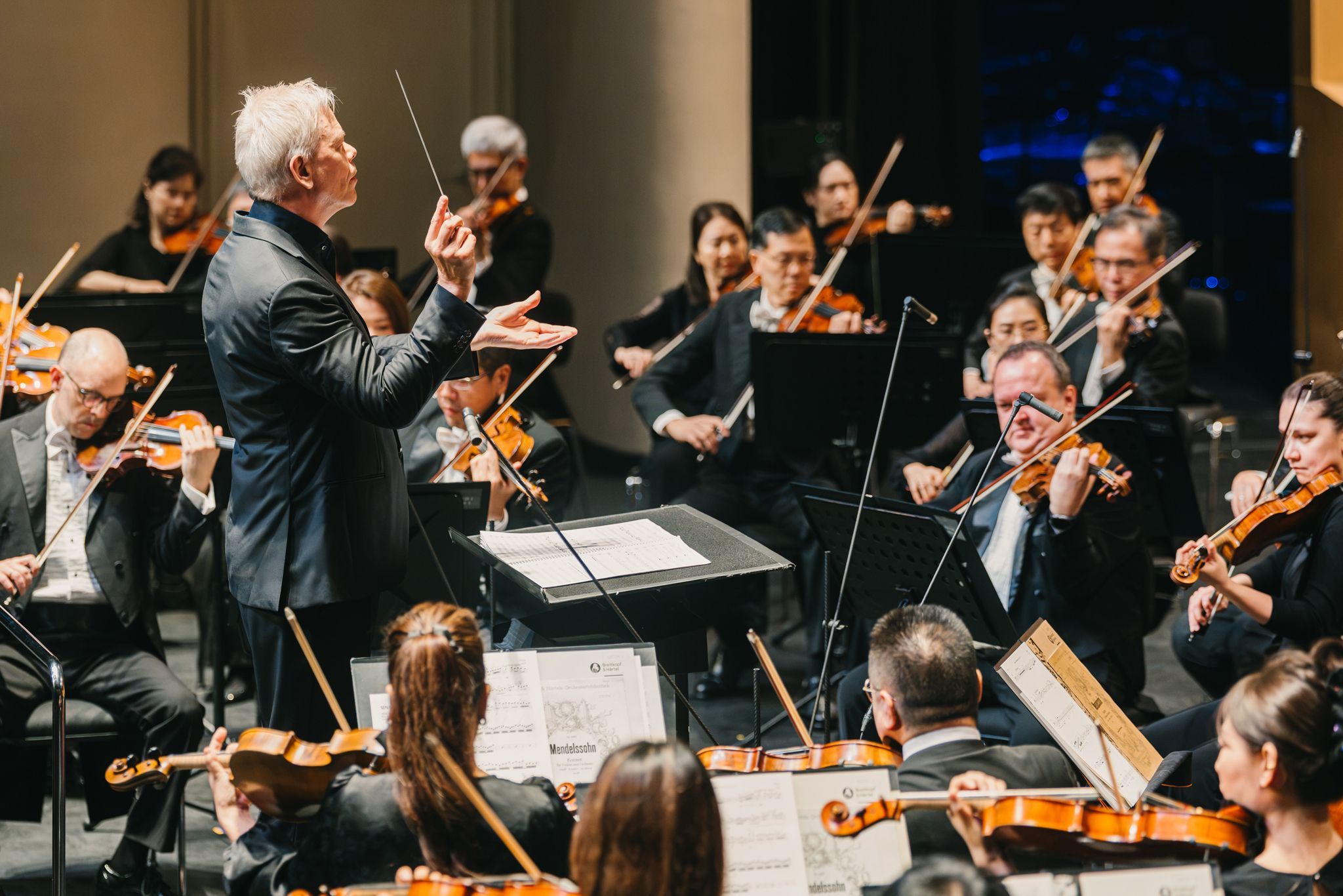 Hannu Lintu conducts the Singapore Symphony Orchestra &copy; Aloysius Lim | Singapore Symphony Orchestra