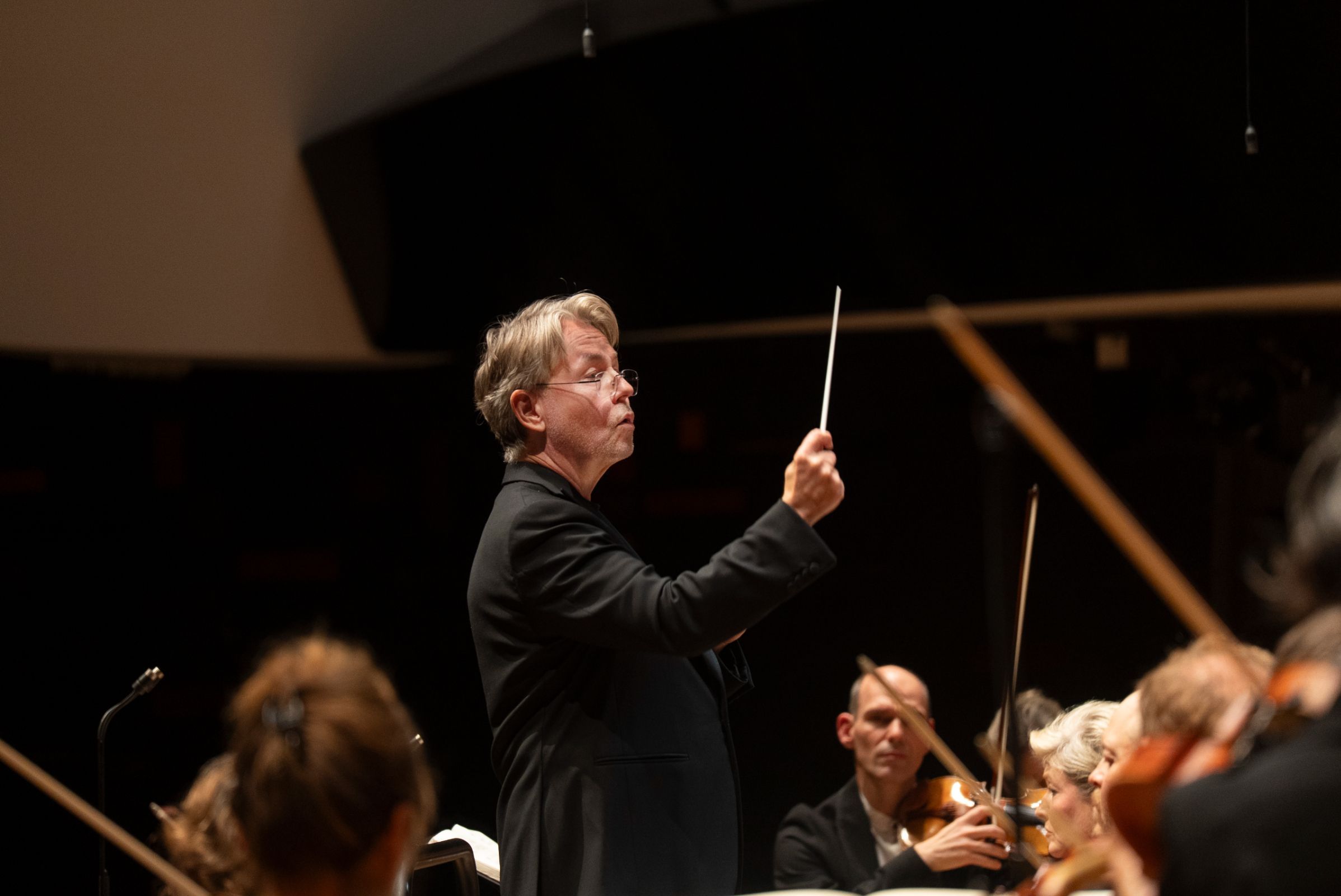 Esa-Pekka Salonen dirige l'Orchestre de Paris &copy; Franck Ferville