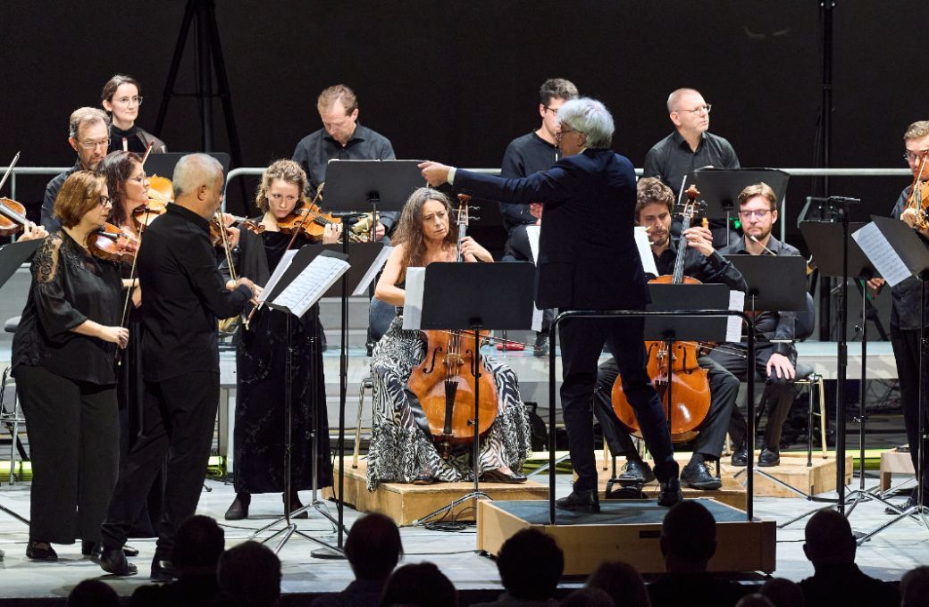 Giovanni Antonini conducts Il Giardino Armonico &copy; Benno Hunziker