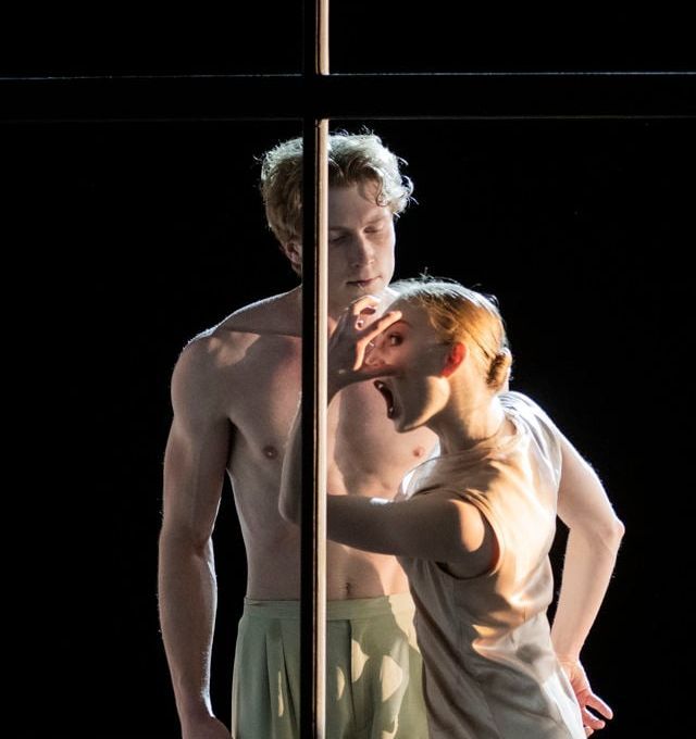 Jonathan Olofsson and Grete Sofie Borud Nybakken in Le&oacute;n/Lightfoot&rsquo;s <i>Shoot the Moon</i> &copy; Erik Berg