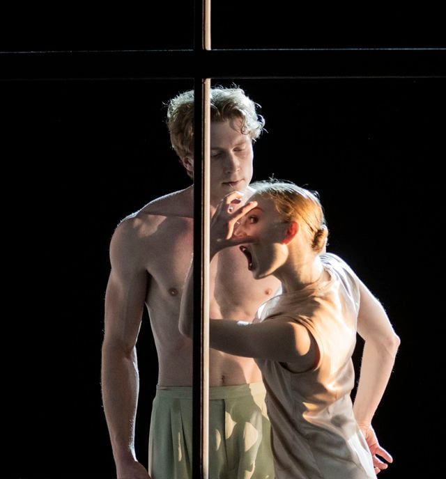 Jonathan Olofsson and Grete Sofie Borud Nybakken in León/Lightfoot’s <i>Shoot the Moon</i> &copy; Erik Berg