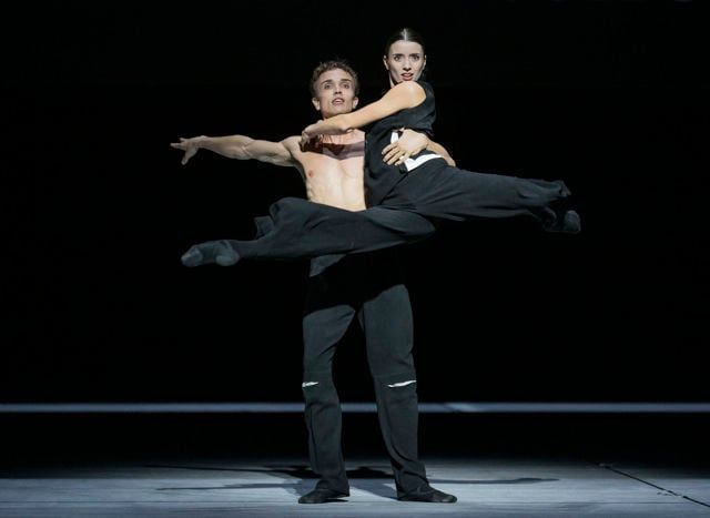 Douwe Dekkers and Ana&iuml;s Touret in <i>Salle de danse</i> &copy; Erik Berg