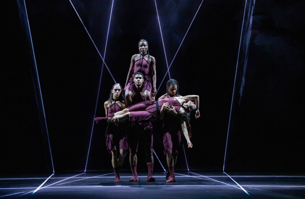 Acosta Danza in <i>Pearls</i> by Andonis Foniadakis &copy; Johan Persson