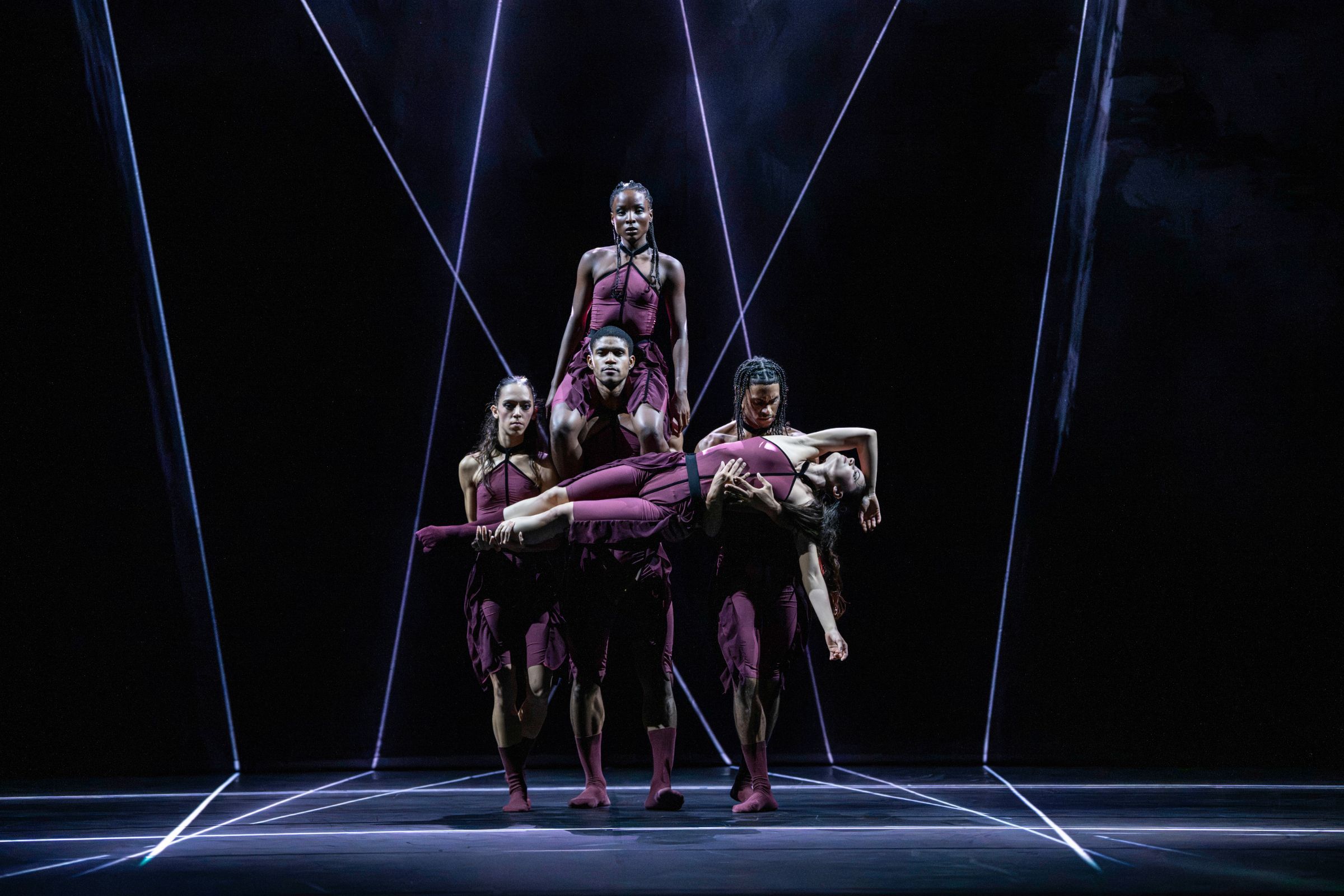 Acosta Danza in <i>Pearls</i> by Andonis Foniadakis &copy; Johan Persson