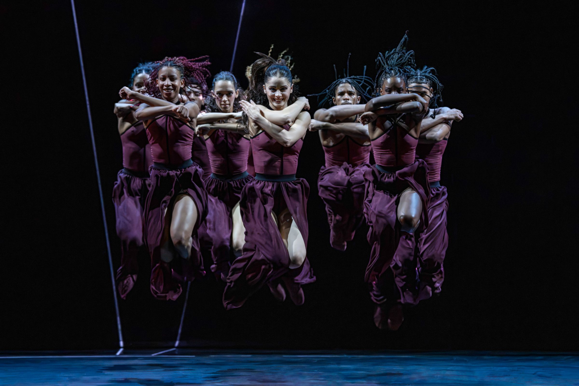 Acosta Danza in <i>Pearls</i> by Andonis Foniadakis &copy; Johan Persson