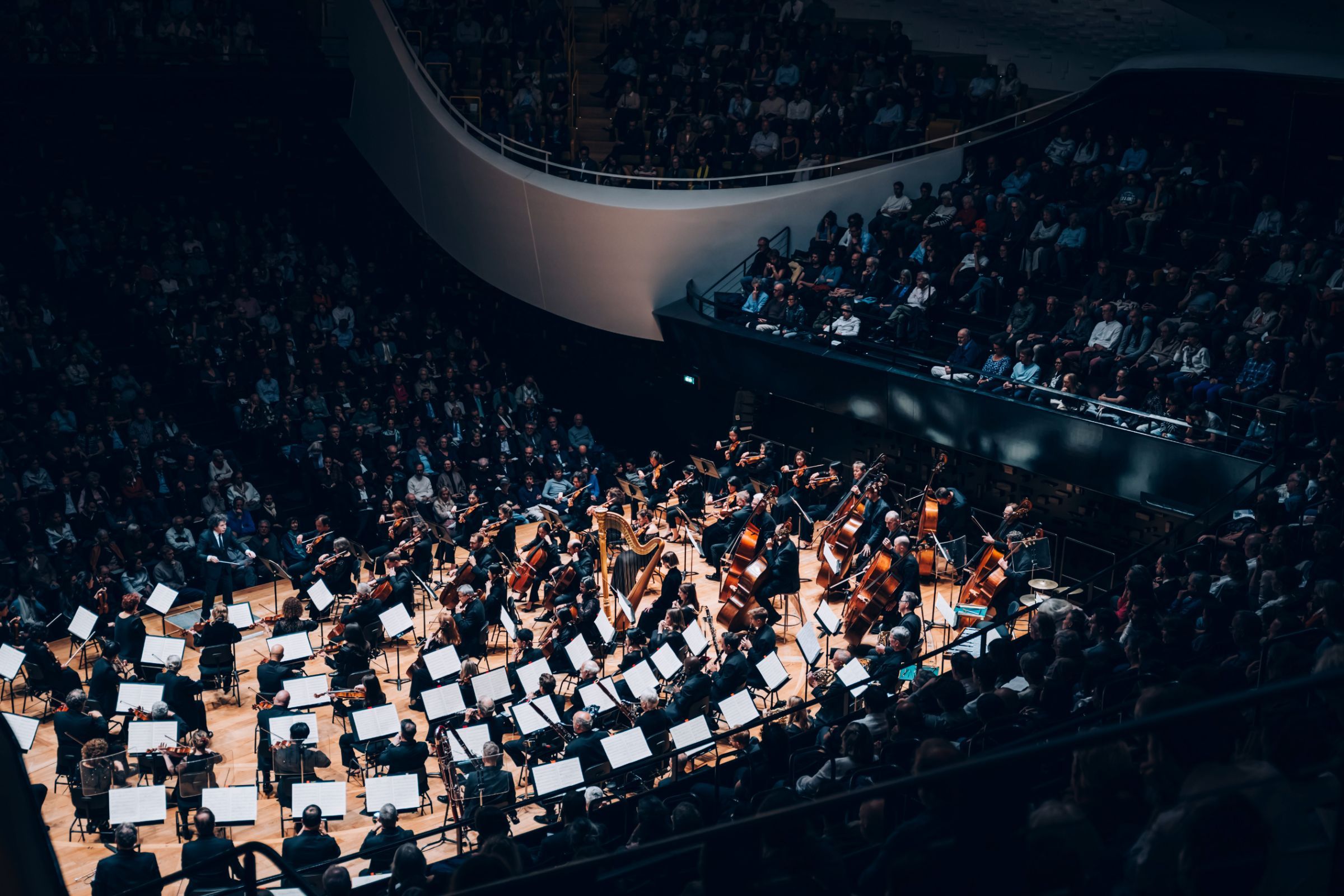 Gustavo Dudamel dirige le New York Philharmonic à la Philharmonie de Paris © Clément Savel / Cheeese