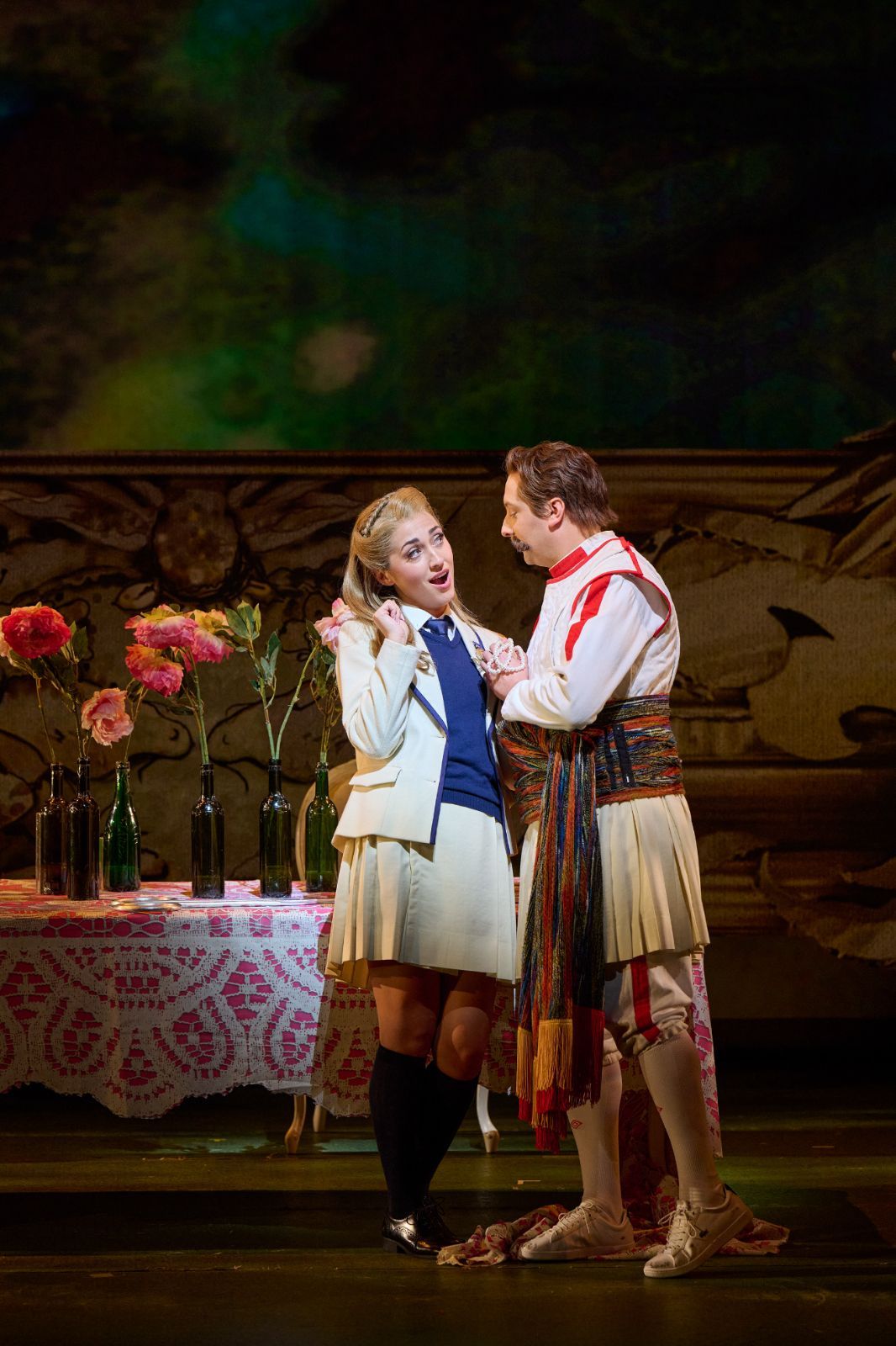 Martina Myskohlid (Dorabella) and Joel Allison (Guglielmo) &copy; Michael Cooper