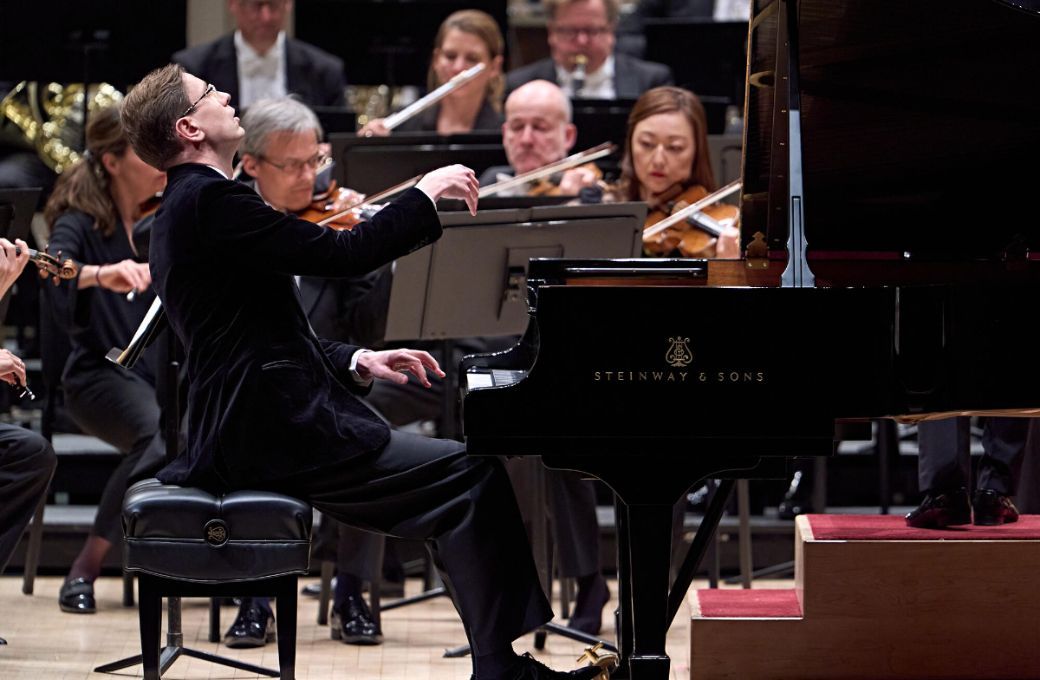 V&iacute;kingur &Oacute;lafsson and the Berliner Philharmoniker &copy; Rob Davidsen Media